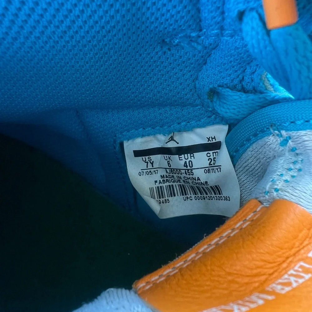 Nike water minor up